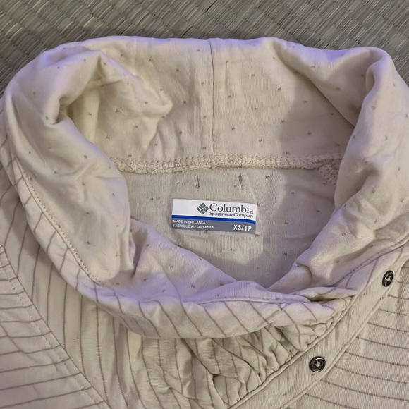 Columbia Soft Long Sleeve Shirt with cool details - Picture 5 of 6
